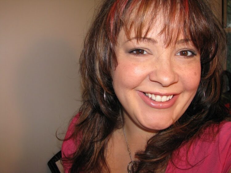 alison gary of wardrobe oxygen in 2008 with pink streaks in her hair