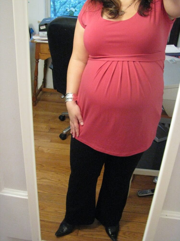 Pink and Black Maternity Style for Work 2 alison gary of wardrobe oxygen in a pink matte jersey maternity top from Olian and black ponte pants