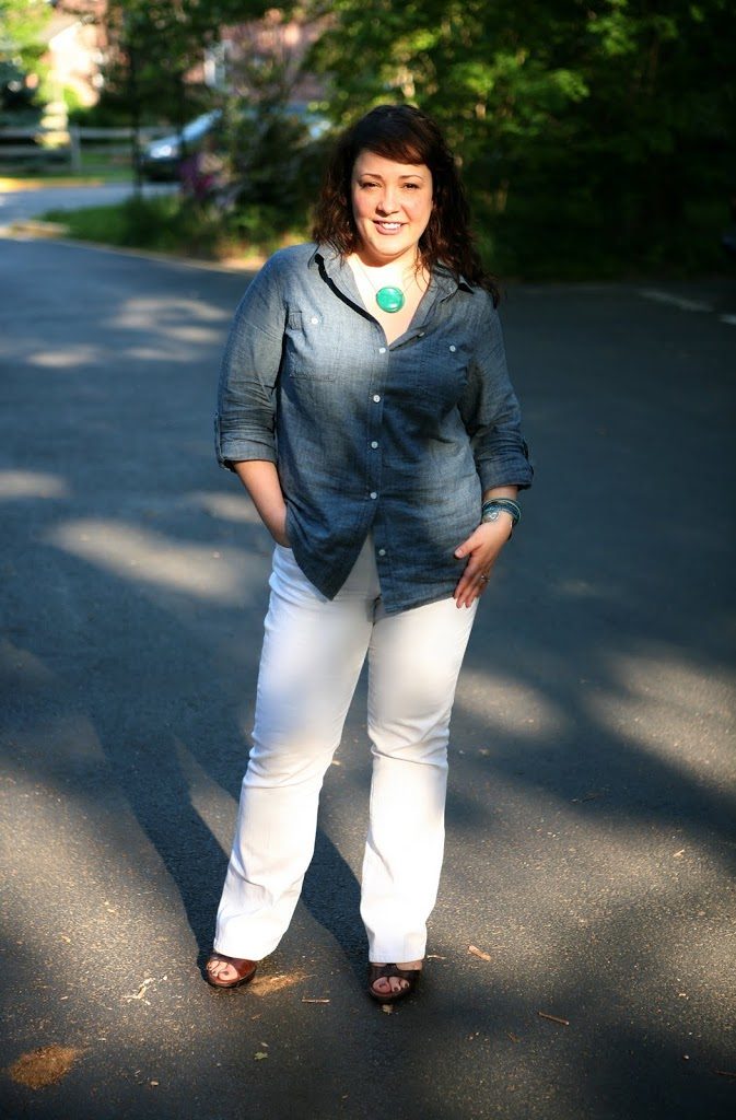 Alison of Wardrobe Oxygen in a chambray shirt, white jeans, and a gren glass pendant necklace