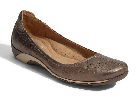 naturalizer yadira comfort flat commuter shoe