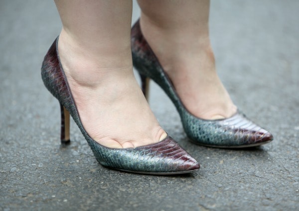 joan david snakeskin pumps