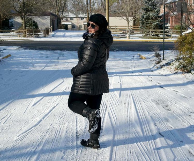 Wardrobe Oxygen featuring a Bernardo packable down hooded parka, L.L. Bean Harness Boots, and Ray-Ban aviators