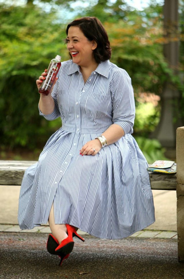 Wardrobe Oxygen: Over 40 fashion blogger wearing an Eliza J shirt dress and Nine West orange pumps