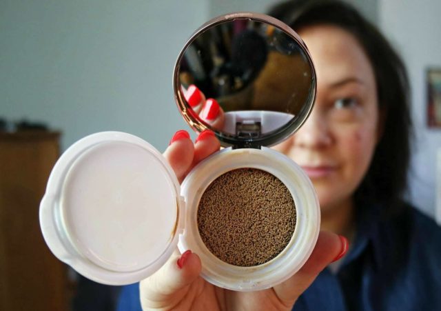 L'Oreal Lumi Cushion Foundation review featured by popular DC beauty blogger, Wardrobe Oxygen