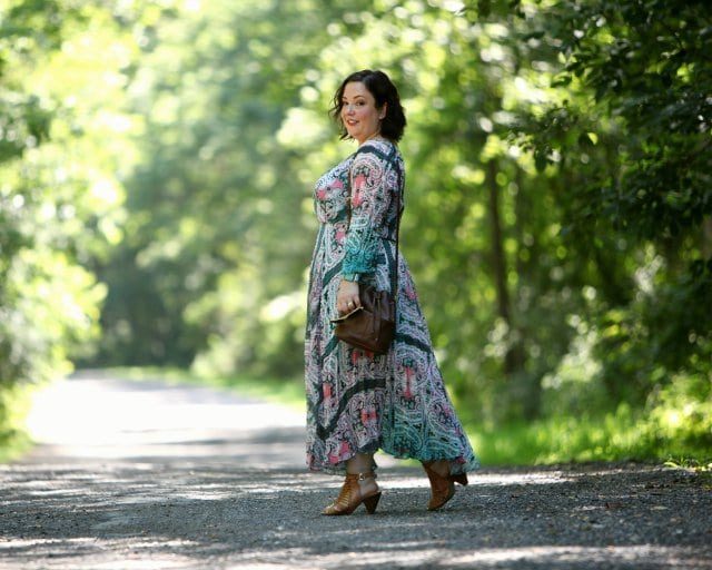 Wardrobe Oxygen in a dress from Charlie Jade with aa vintage Coach bucket bag