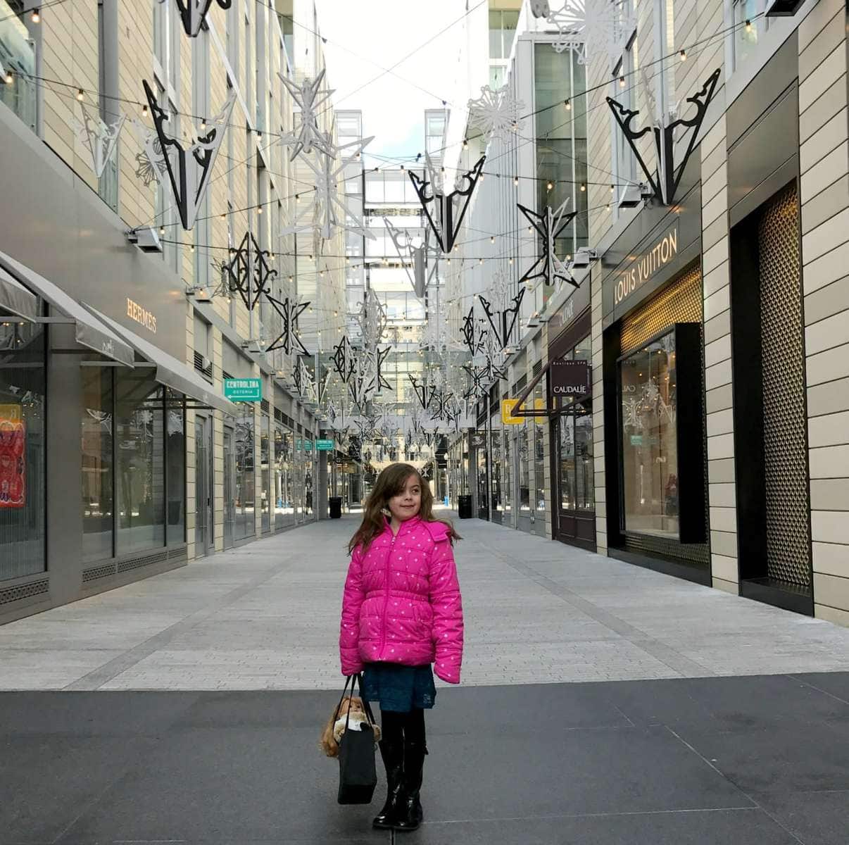 My First Designer Bag: The Kate Spade 'Sam' 1 photo of my daughter in CityCenter DC carrying what I hoped to be a replacement for my first designer bag, the Kate Spade Sam.