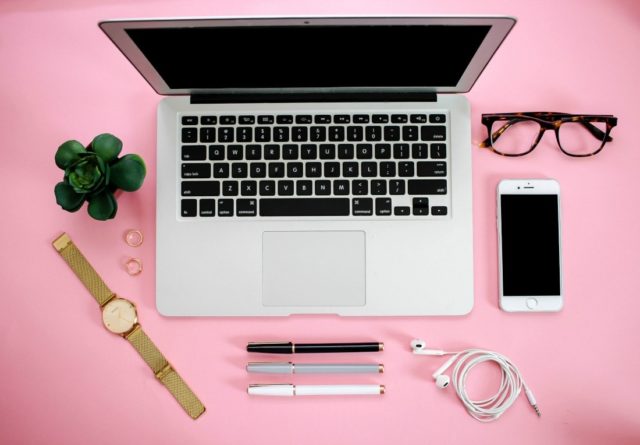 Business of Blogging in 2018: Pitching, Rates and More 1 The business of blogging: how to figure out rates and your worth and my experience with pitching as a fashion blogger