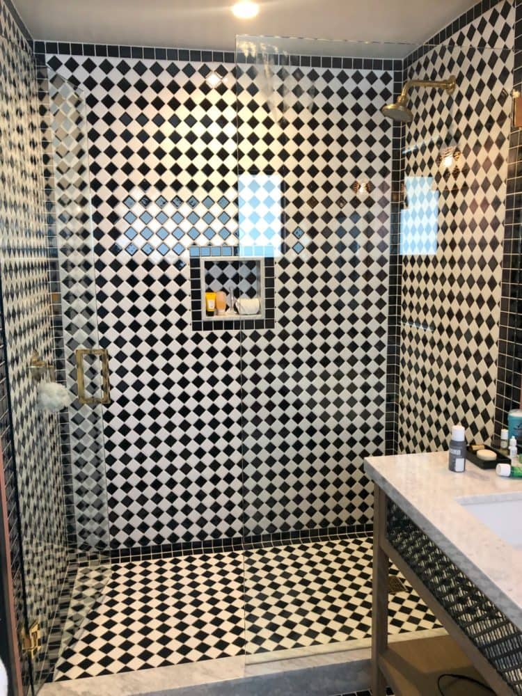 chicos sands hotel bathroom