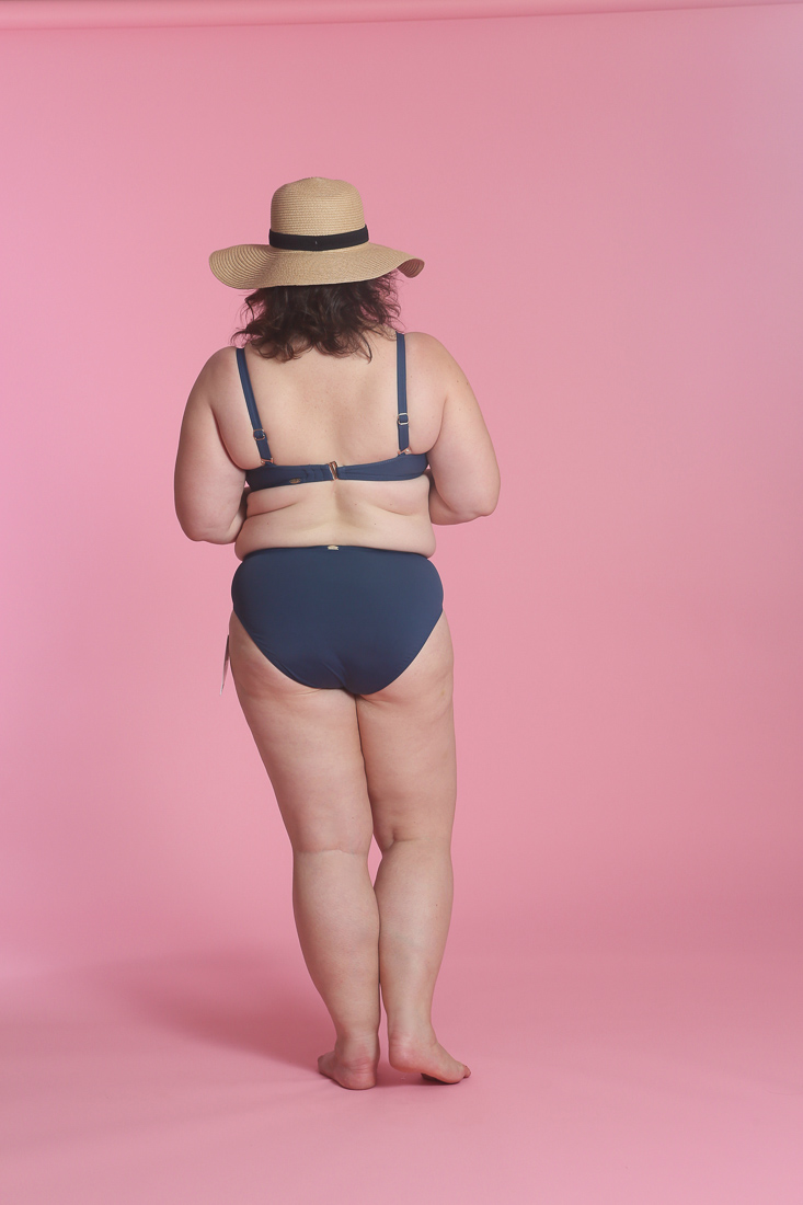 Wardrobe Oxygen, a size 14 over 40 blogger reviews the Sunsets Iconic Twist Bandeau Bikini Top and High Waist bottom for a swimwear review