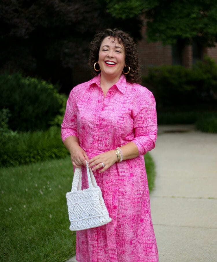 Alison of Wardrobe Oxygen holding a white fintage crocheted frame handbag