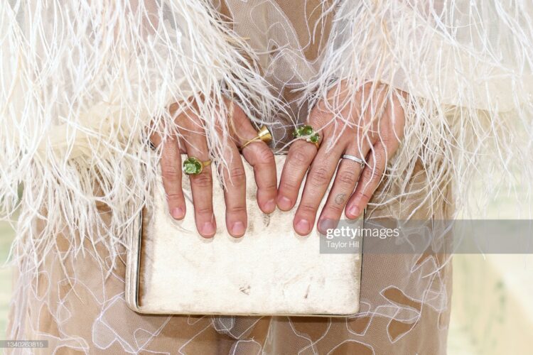 ilana glazers fingers met gala