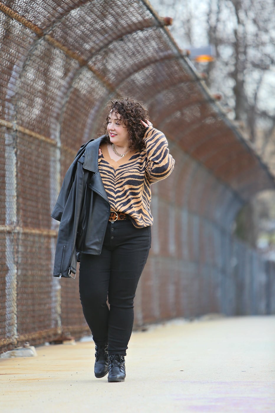 how to tuck in a sweater: real-life tips for curvy women by wardrobe oxygen