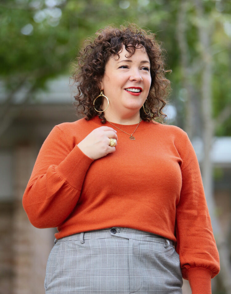 Alison Gary of the over 40 style blog Wardrobe Oxygen wearing gold portrait hoops and a gold signet ring from the jewelry brand REALM