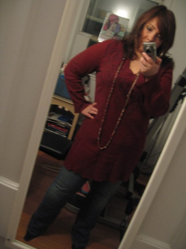 Alison Gary of Wardrobe Oxygen in 2008 wearing a burgundy crinkle gauze tunic from Express over bootcut jeans with a long beaded necklace.
