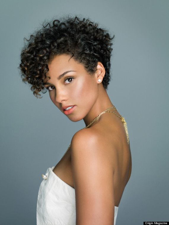 Singer Alicia Keys with a fun curly crop haircut