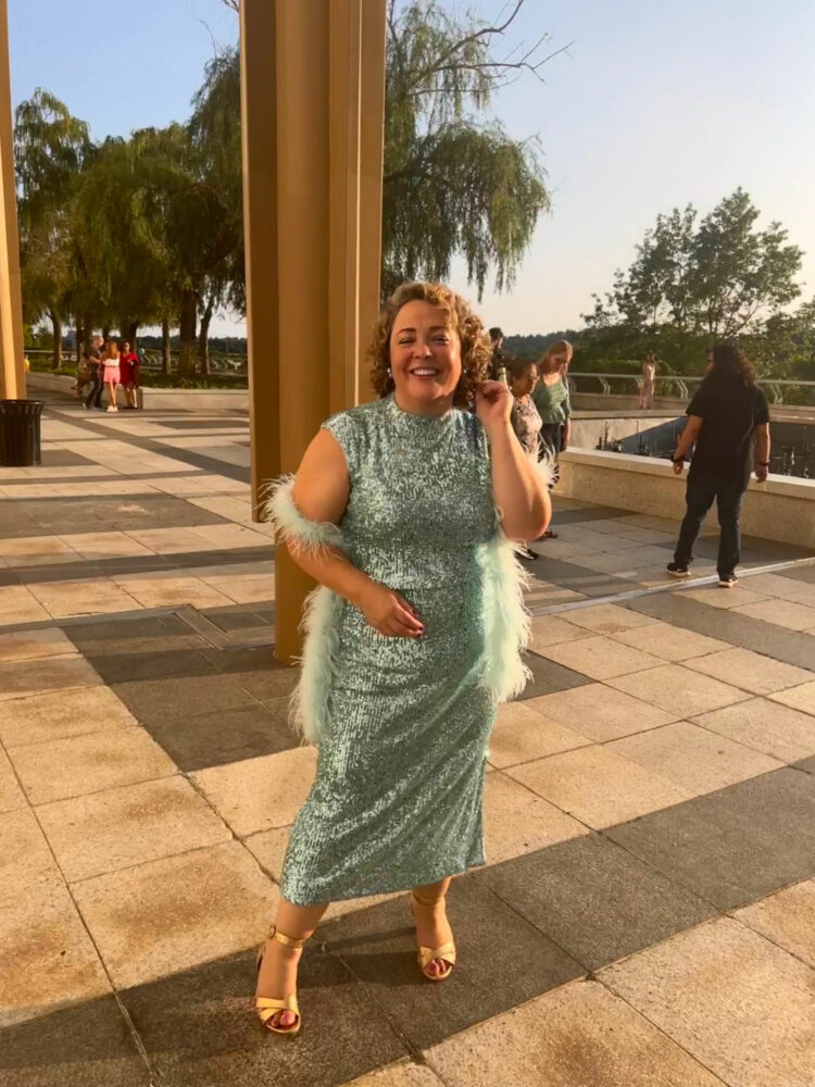 Image of Alison Gary of Wardrobe Oxygen at the Kennedy Center in Washington DC. She is wearing a pale aquamarine sequin shift dress from Ann Taylor with a matching ostrich feathr boa and gold strappy heeled sandals from Margaux.