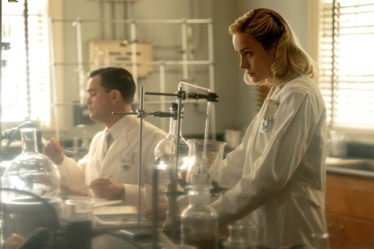 Calvin and Elizabeth, characters from the miniseries Lessons in Chemistry, at work in the lab