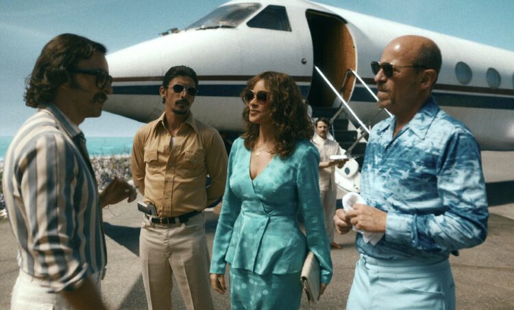 A scene from the Netflix series Griselda where Griselda Blanco meets in the Bahamas with several men from her team and a drug lord from Colombia