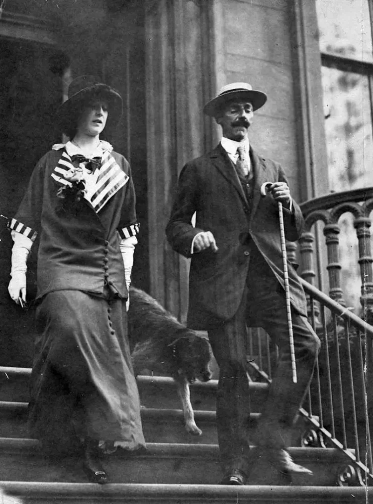madeline and JOhn Jacob Astor walking out of a brownstone in New York