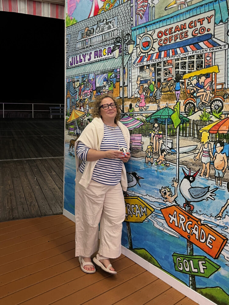 Alison in OCNJ wearing the bes travel sandals - the teva hurricane drift sandals