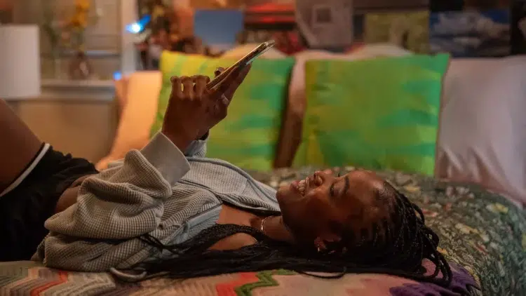 forever netflix keisha on her phone
