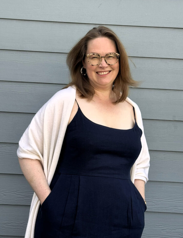 Quince Plus Size Clothing Review: An Honest Community Member Take 7 Tricia wearing the Quince plus size linen dress in 1X in navy with an ivory shawl