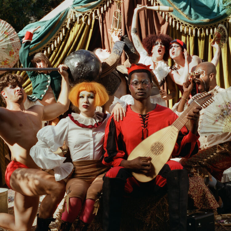 Weekend Reads for the Beginning of April 8 haute & freddy