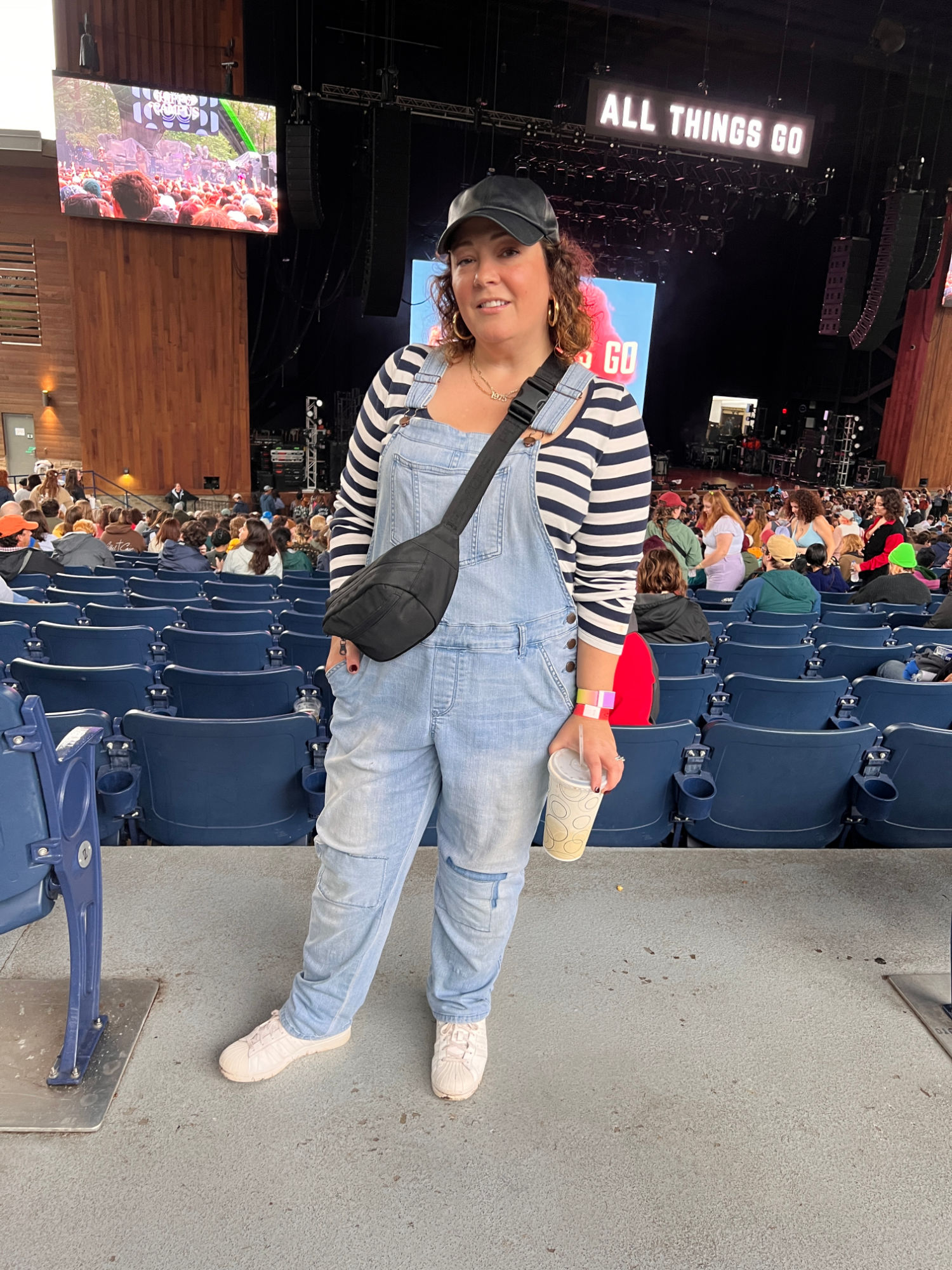 what to wear to a concert over 40 woman